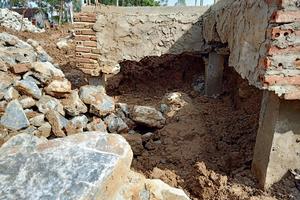 Công trình tiền tỷ mới xây xong phần móng đã nứt toác               