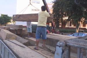 Bắt quả tang xe chở gỗ “khủng” không giấy tờ trên đường đi tiêu thụ