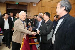Cử tri đề nghị tiếp tục “nhóm bếp lửa chống tham nhũng đang rực hồng”