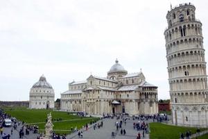 Tháp nghiêng Pisa đang dần "đứng thẳng"