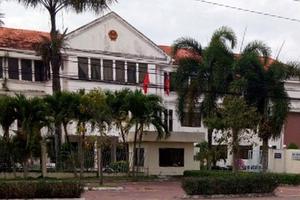 Kỷ luật chủ tịch huyện khai man bằng đại học