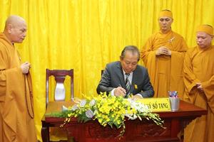 Phó Thủ tướng Trương Hòa Bình viếng Trưởng lão Hòa thượng Thích Hiển Pháp