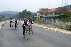 Phong trào hiến đất làm đường nông thôn ở huyện Hoành Bồ