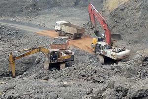 Mỏ đá chưa đủ điều kiện vẫn hoạt động, cơ quan chức năng phớt lờ?