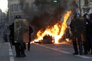 Pháp lo sợ bạo loạn thành 'thảm họa', bắt giữ hơn 1.700 người