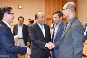 Thủ tướng đề nghị Tổ tư vấn kinh tế hiến kế tránh bẫy thu nhập trung bình