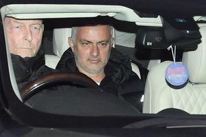 Manchester United sa thải Mourinho, bổ nhiệm Carrick làm quyền HLV