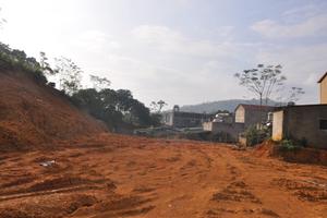 Thấp thỏm nỗi lo sạt lở đất