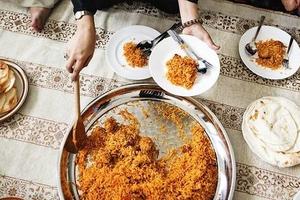 Gần trăm người thương vong vì nghi ăn phải cơm có độc