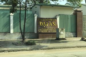 Trưởng ban QLKKT để "râu ông nọ cắm cằm bà kia"?