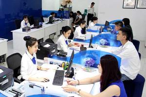 Bi hài người già gửi tiết kiệm