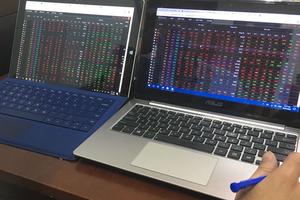 Nhiều cổ phiếu bứt phá, VN-Index vẫn chưa vượt mốc 890 điểm