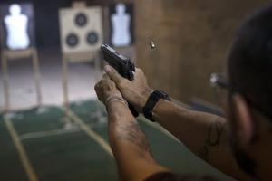 Phụ nữ Brazil cảm thấy bất an trước quyết định nới lỏng Luật Sở hữu súng 