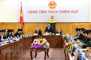Thủ tướng kiểm tra công tác chuẩn bị Tết Nguyên đán Kỷ Hợi tại Huế