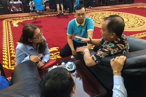 Hình ảnh nhóm khách đầu tiên về Việt Nam trong vụ đánh bom ở Ai Cập