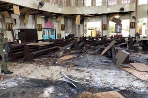 Số thương vong trong đánh bom kép ở Philippines tăng lên gần 80 người