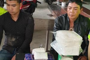 Phát hiện ô tô vận chuyển 17.133 viên nén màu hồng nghi ma túy