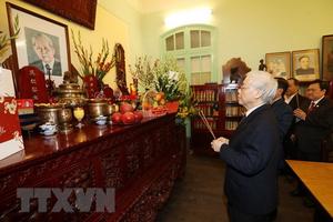 Thắp hương tưởng niệm nguyên Tổng Bí thư Lê Duẩn, Trường Chinh