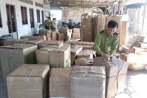 Bắt lô hàng lớn có chứa hàng trăm thùng mỹ phẩm không rõ nguồn gốc