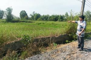 Hàng chục hộ dân bức xúc vì rạch Nhiêu Phò bị san lấp trái phép