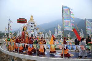 Hơn 10 ngàn phật tử dự lễ Hợp long cầu Đại lạc Kim Cương Mandala 