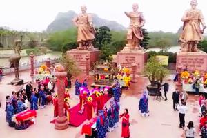 Hàng nghìn du khách thăm quan Khu di tích Bạch Đằng Giang 