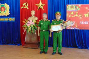 Khen thưởng Công an Hội An phá nhanh vụ án cướp giật