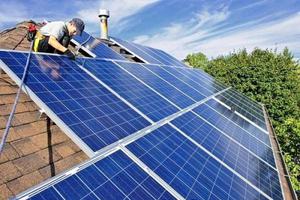 Phát triển điện mặt trời áp mái cần “bà đỡ” về cơ chế chính sách