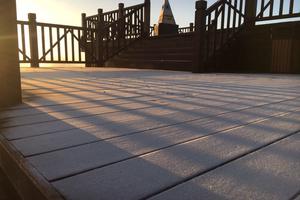 Hà Nội nóng như hè, Fansipan xuất hiện băng giá