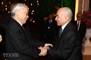 Báo Hong Kong: "Tình hữu nghị Việt Nam-Campuchia ngày càng nồng ấm"