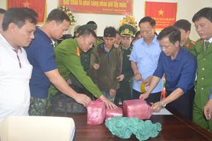 Bắt đối tượng người Lào vận chuyển 6 vạn viên ma tuý về Việt Nam