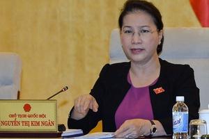 Lo nhiều bộ sách giáo khoa lại có chuyện “chạy” sử dụng trường này, tỉnh kia