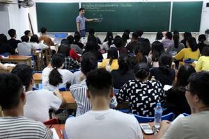 Học sinh Hà Nội nháo nhào tìm “lò” luyện Sử