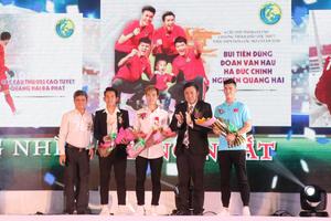 Các tuyển thủ đội tuyển bóng đá nam “thâu tóm” giải thưởng Fair Play