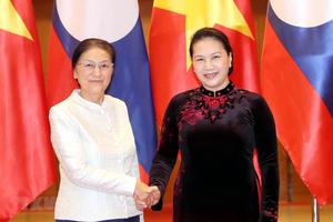 Chủ tịch Quốc hội đón, làm việc với Chủ tịch Quốc hội Lào