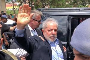 Cựu Tổng thống Brazil trở lại nhà tù sau tang lễ cháu nội