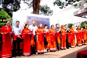 Triển lãm ảnh “44 năm chiến thắng Buôn Ma Thuột - Những chặng đường lịch sử”