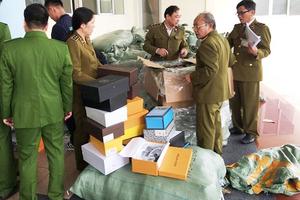 Tạm giữ 12 tấn hàng nhái các thương hiệu thời trang nổi tiếng