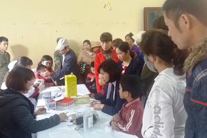 Bắc Ninh: Phụ huynh "dài cổ" chờ... xét nghiệm sán lợn cho con