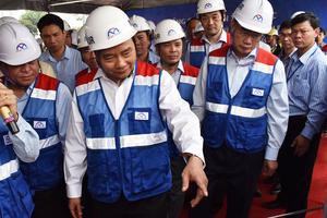 Thủ tướng Nguyễn Xuân Phúc thị sát tuyến đường sắt đô thị Bến Thành - Suối Tiên