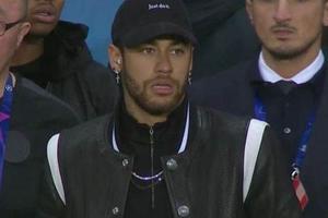 Neymar trả giá đắt vì nhục mạ trọng tài sau trận thua MU