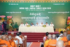 Thủ tướng dự họp mặt mừng Tết Chôl Chnăm Thmây