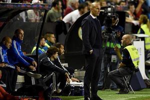 Real Madrid khó giành ngôi á quân, HLV Zidane tính thay nửa đội hình