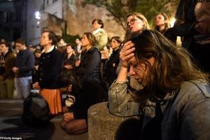 Cháy nhà thờ Đức Bà ở Pháp: Trái tim Paris bị tổn thương