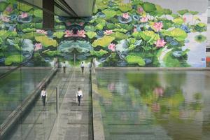 Tranh hoa sen khổng lồ ở Hà Nội đoạt giải Vàng Thiết kế quốc tế  