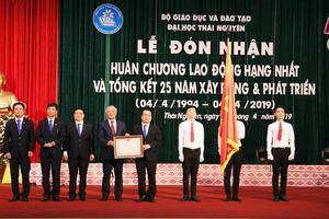 Đại học Thái Nguyên đón nhận Huân chương Lao động hạng Nhất