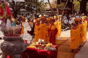 Dâng hương tưởng nhớ Hoàng Thái Hậu Ngô Thị Ngọc Dao