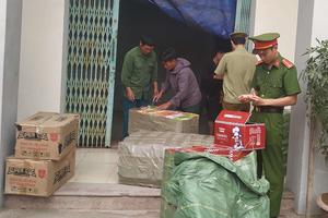 Bắt xe tải vận chuyển 2.000 thùng bánh kẹo và đồ chơi trẻ em 