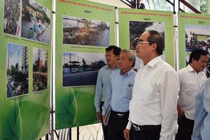 TP Hồ Chí Minh: Xử lý nghiêm vi phạm xả rác thải ra đường và kênh rạch