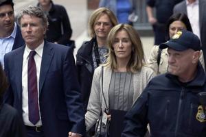 Bê bối chạy điểm thi ở Mỹ: 33 phụ huynh đã ra hầu toà